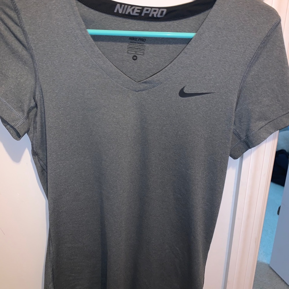 Nike pro workout top